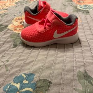 Toddler Nike tennis shoes